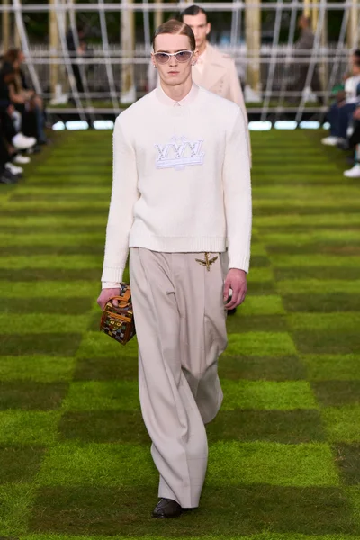 Look 61